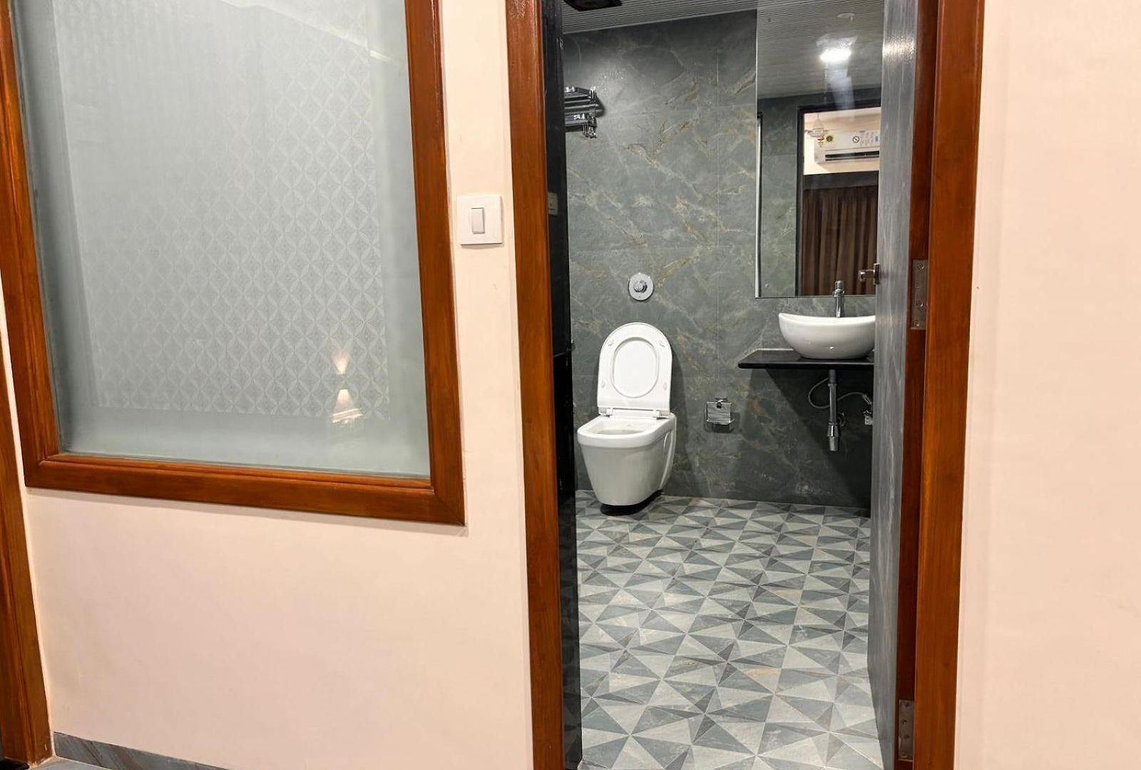 Hotel Arts Palace Mumbai