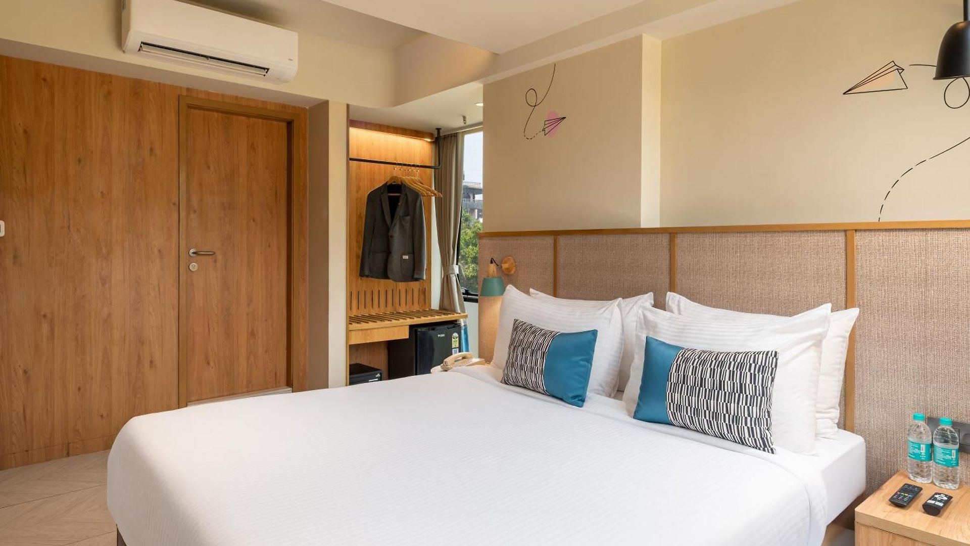 Hotel Indie International Airport 4*