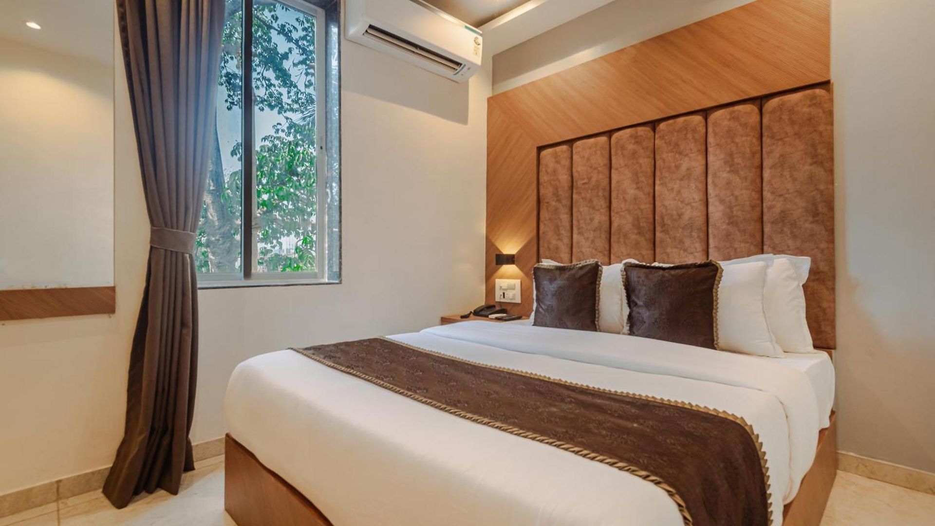 Silver Park Hotel *