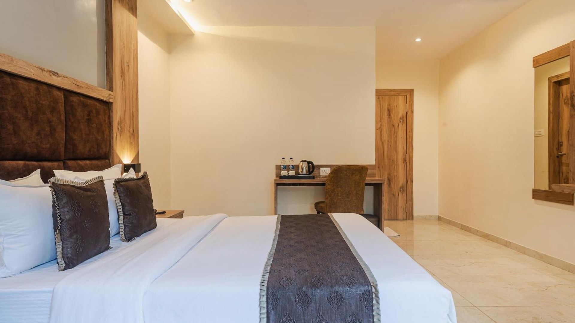 Silver Park Hotel *