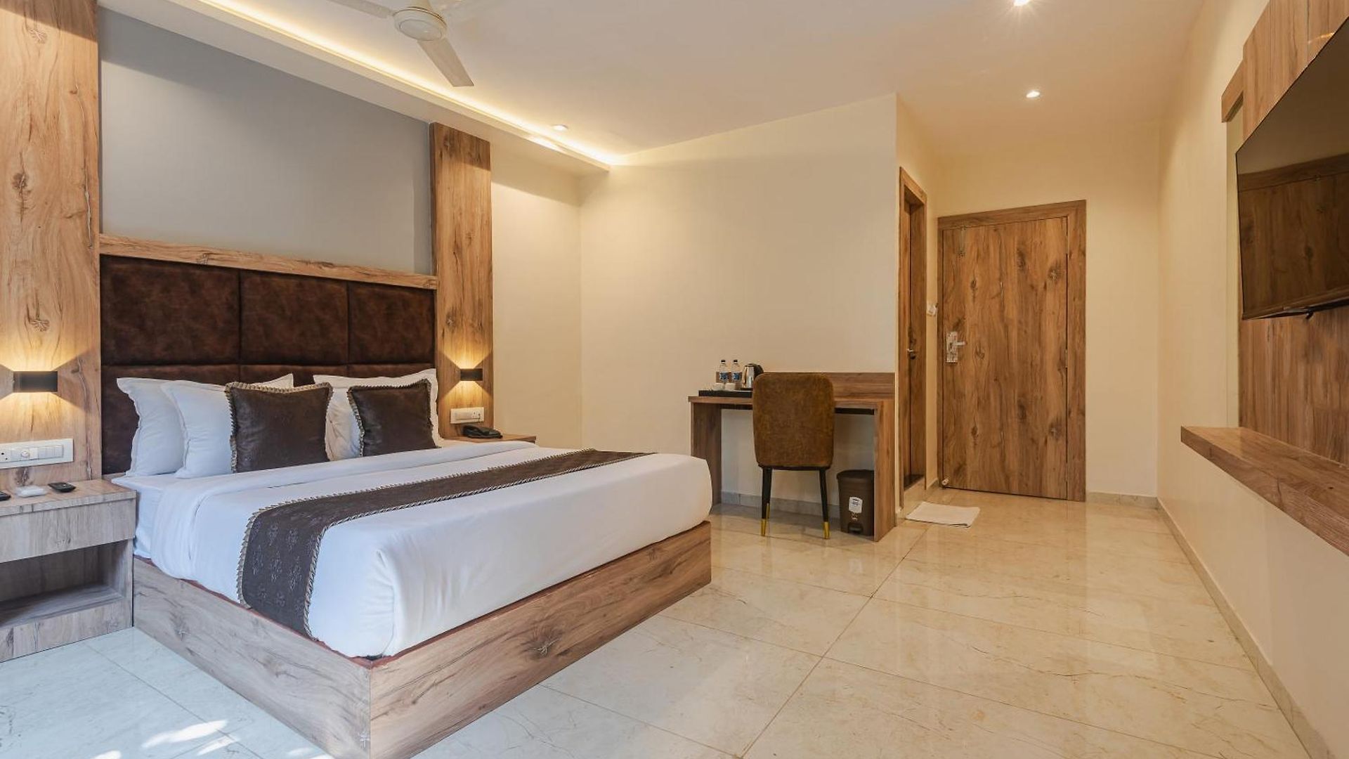 Silver Park Hotel *