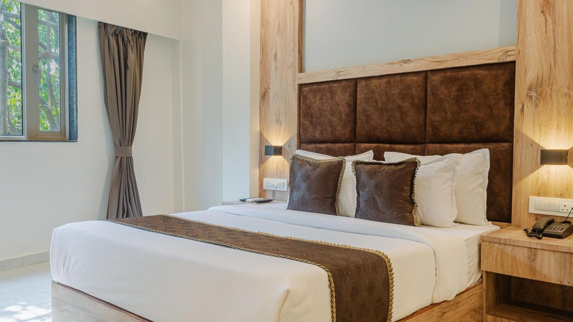 Silver Park Hotel *