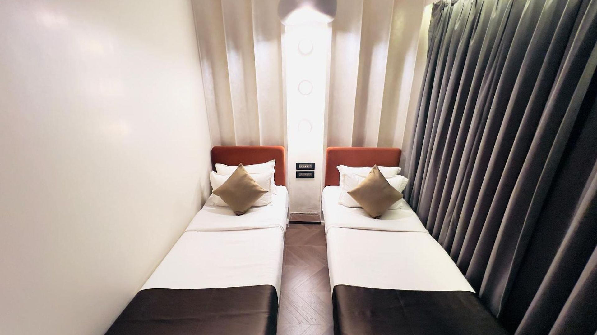 White Pearl - Colaba Mumbai