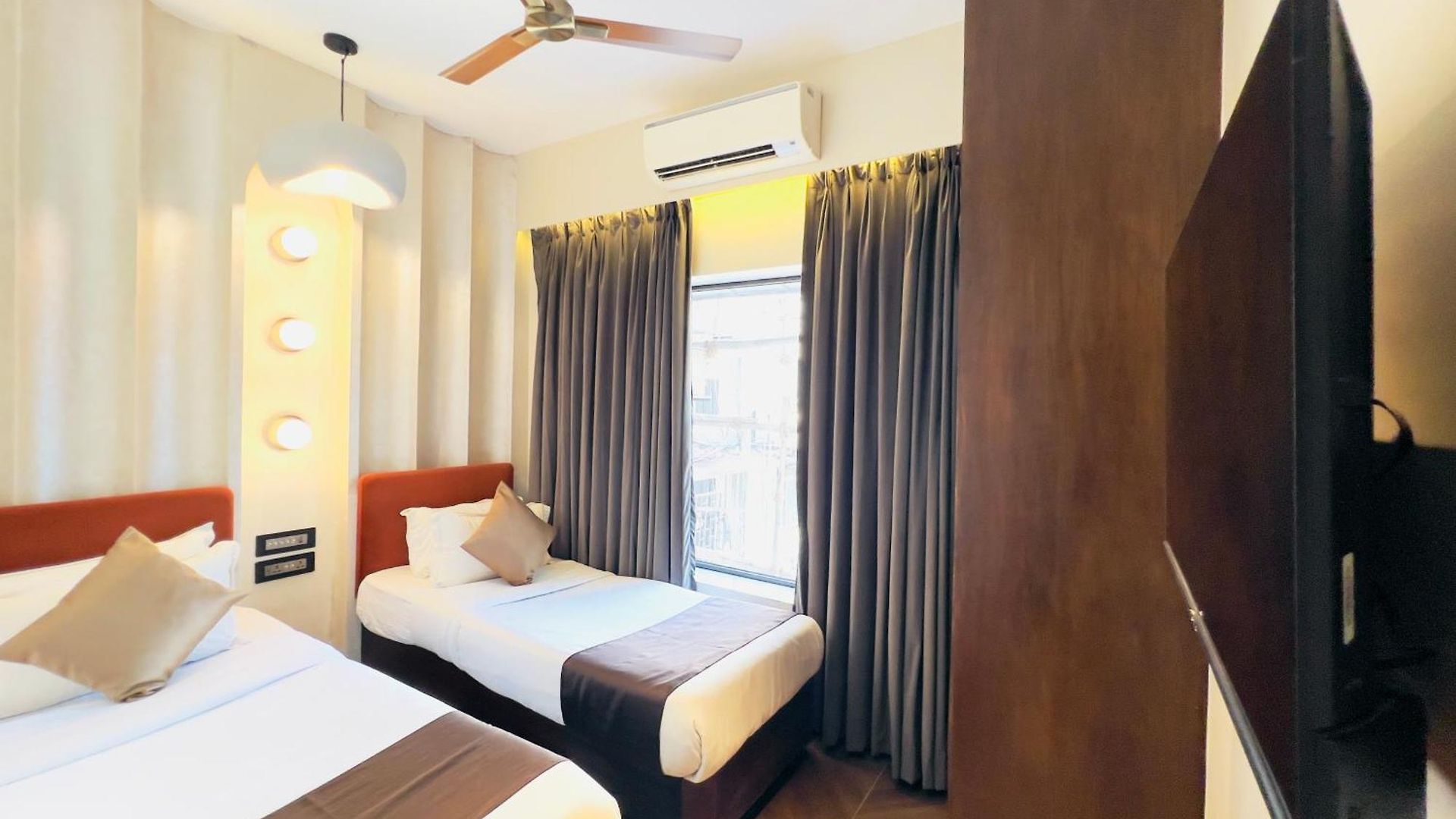 Hotel White Pearl - Colaba 3*