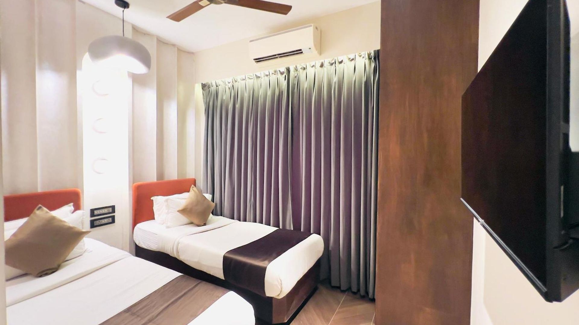 White Pearl - Colaba Hotel Mumbai