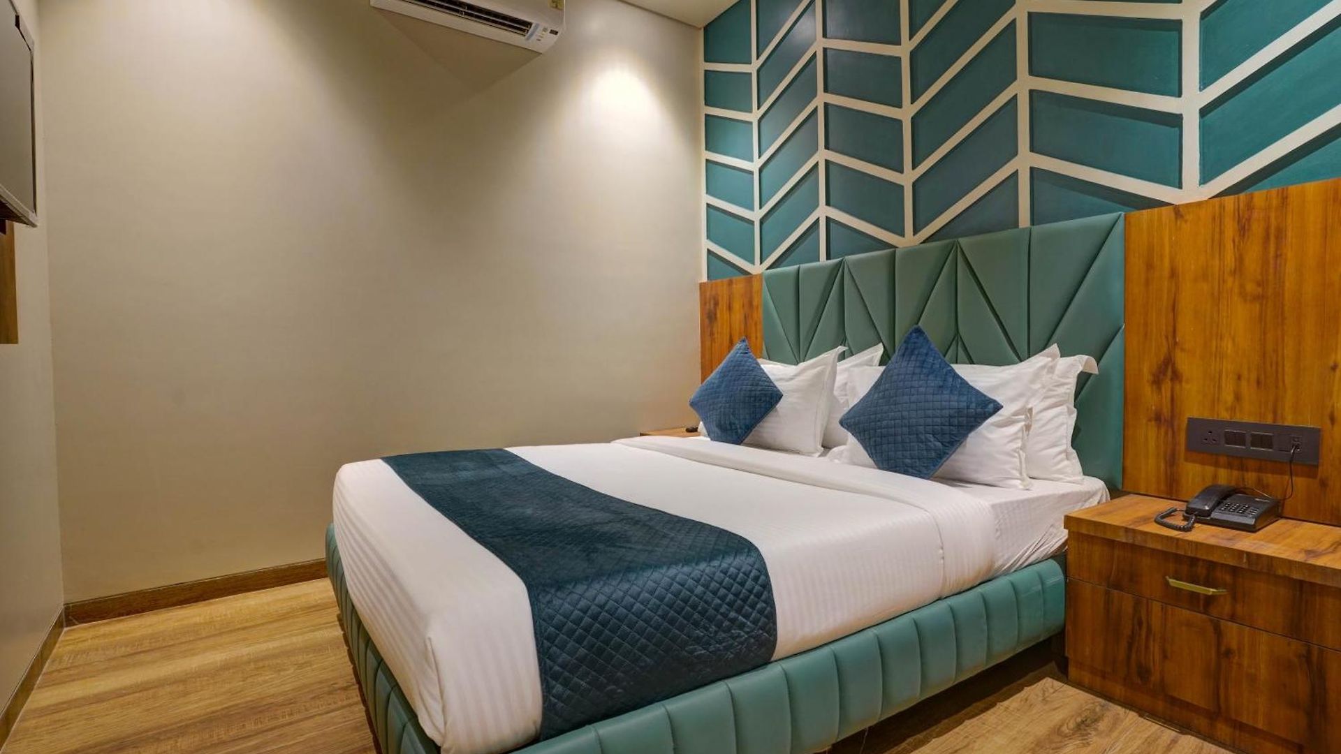 Starville Andheri Midc Hotel