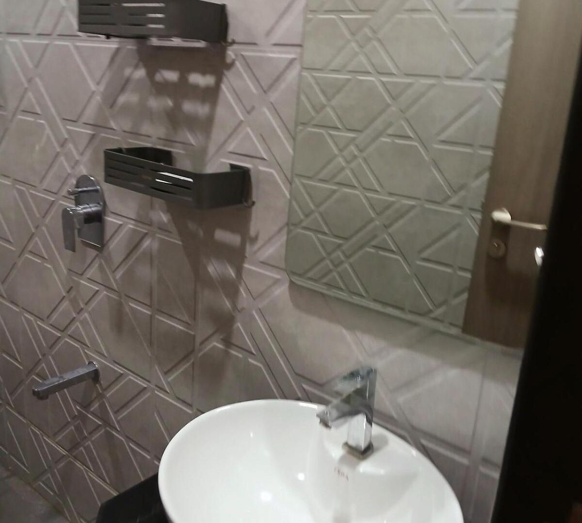Lakefront Lounge-luxe 1bhk With 2queen Beds-2baths *