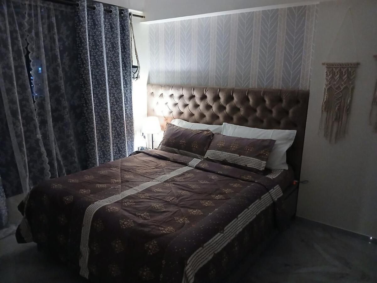 Lakefront Lounge-luxe 1bhk With 2queen Beds-2baths * Mumbai