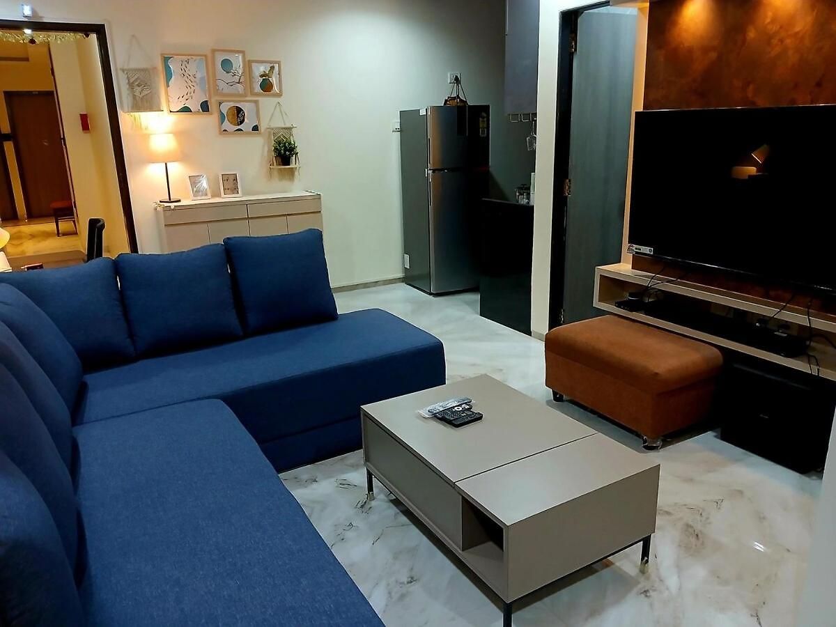 Lakefront Lounge-luxe 1bhk With 2queen Beds-2baths Apartment Mumbai