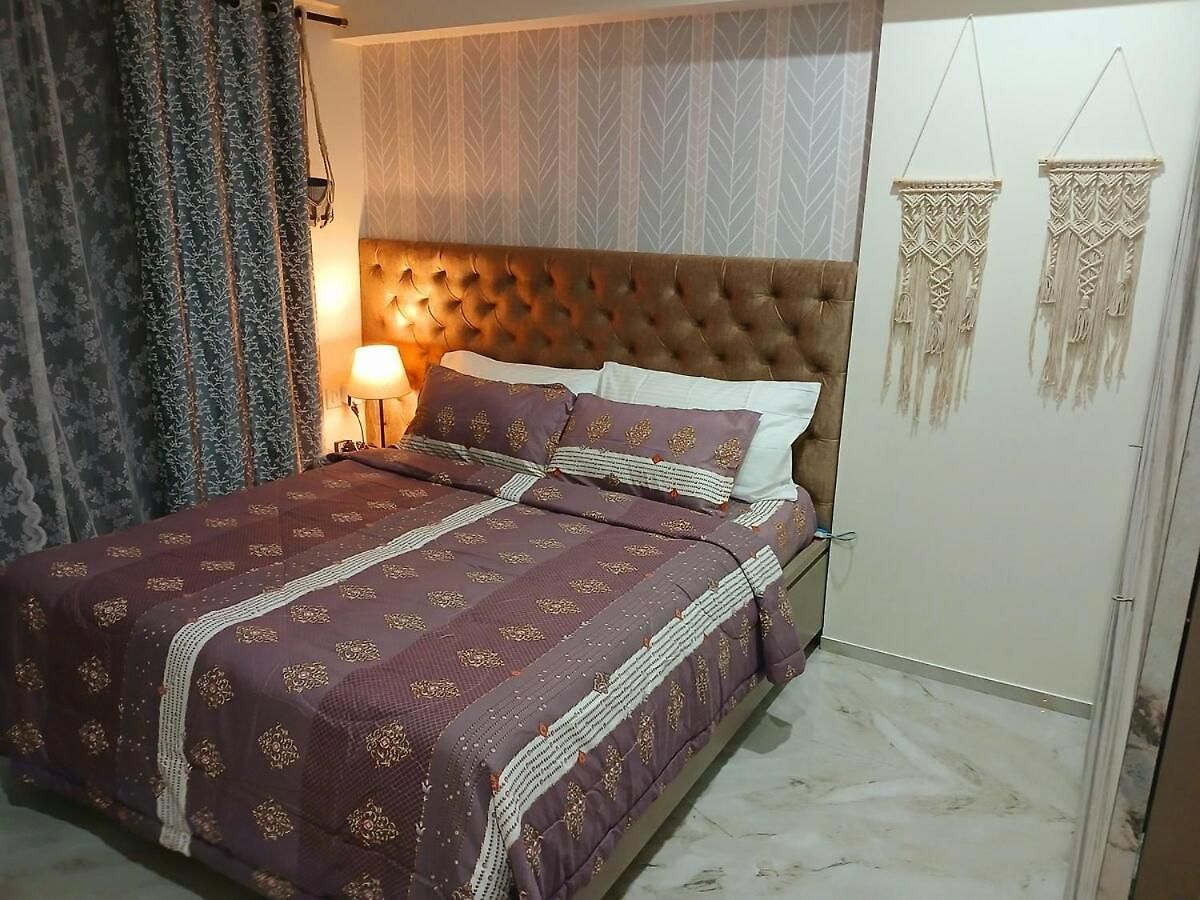 Lakefront Lounge-luxe 1bhk With 2queen Beds-2baths * Mumbai