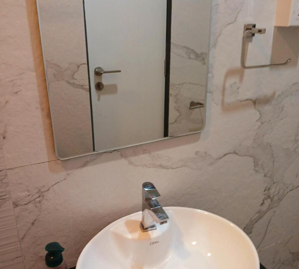 Lakefront Lounge-luxe 1bhk With 2queen Beds-2baths Apartment Mumbai
