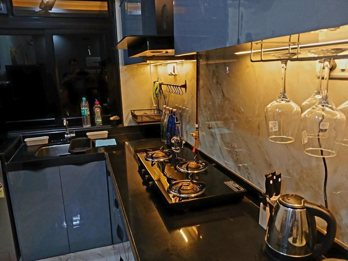 Lakefront Lounge-luxe 1bhk With 2queen Beds-2baths Mumbai