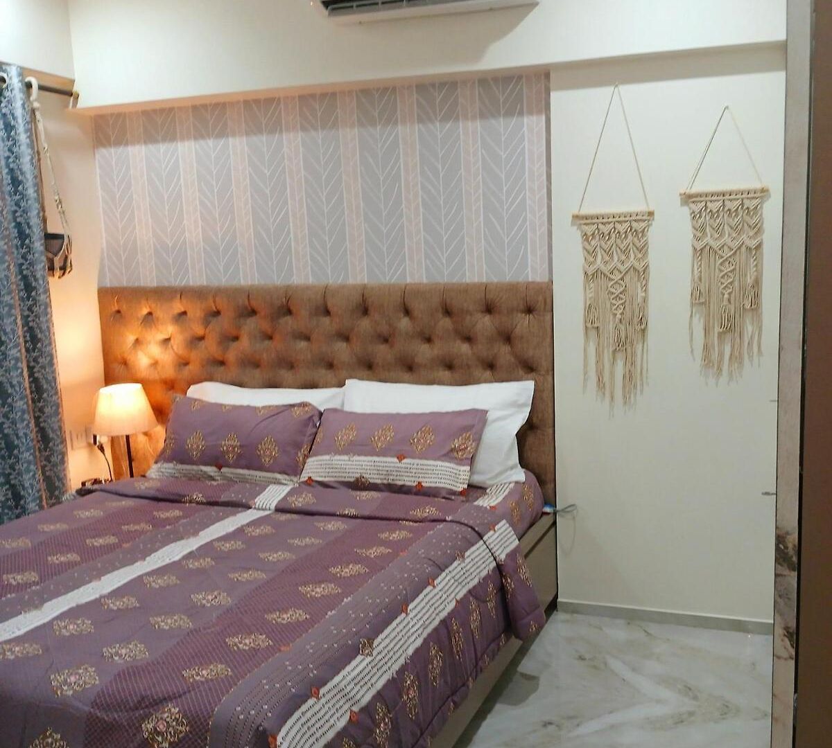 Lakefront Lounge-luxe 1bhk With 2queen Beds-2baths Apartment Mumbai