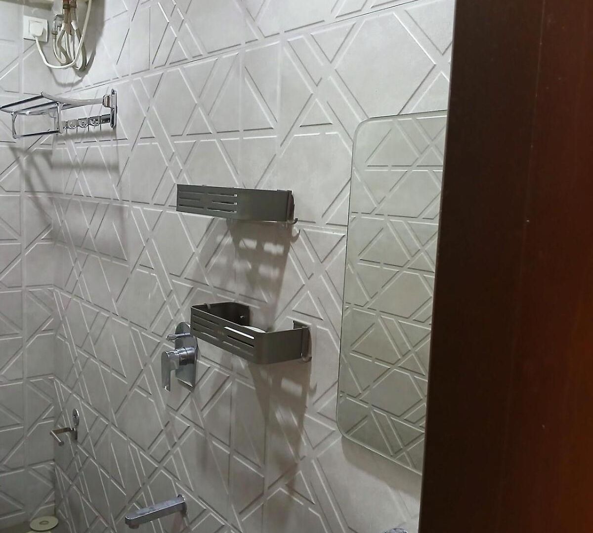 Apartment Lakefront Lounge-luxe 1bhk With 2queen Beds-2baths *