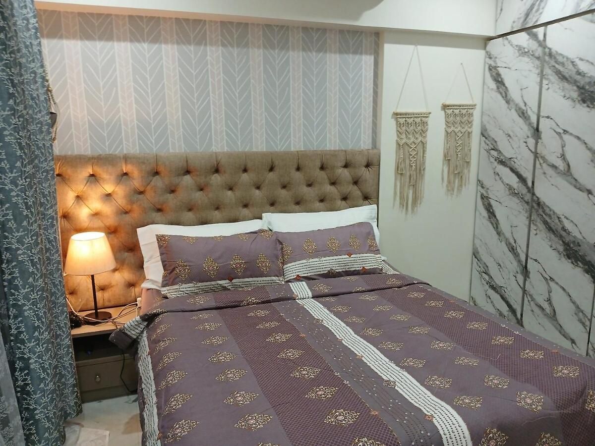 Lakefront Lounge-luxe 1bhk With 2queen Beds-2baths Mumbai