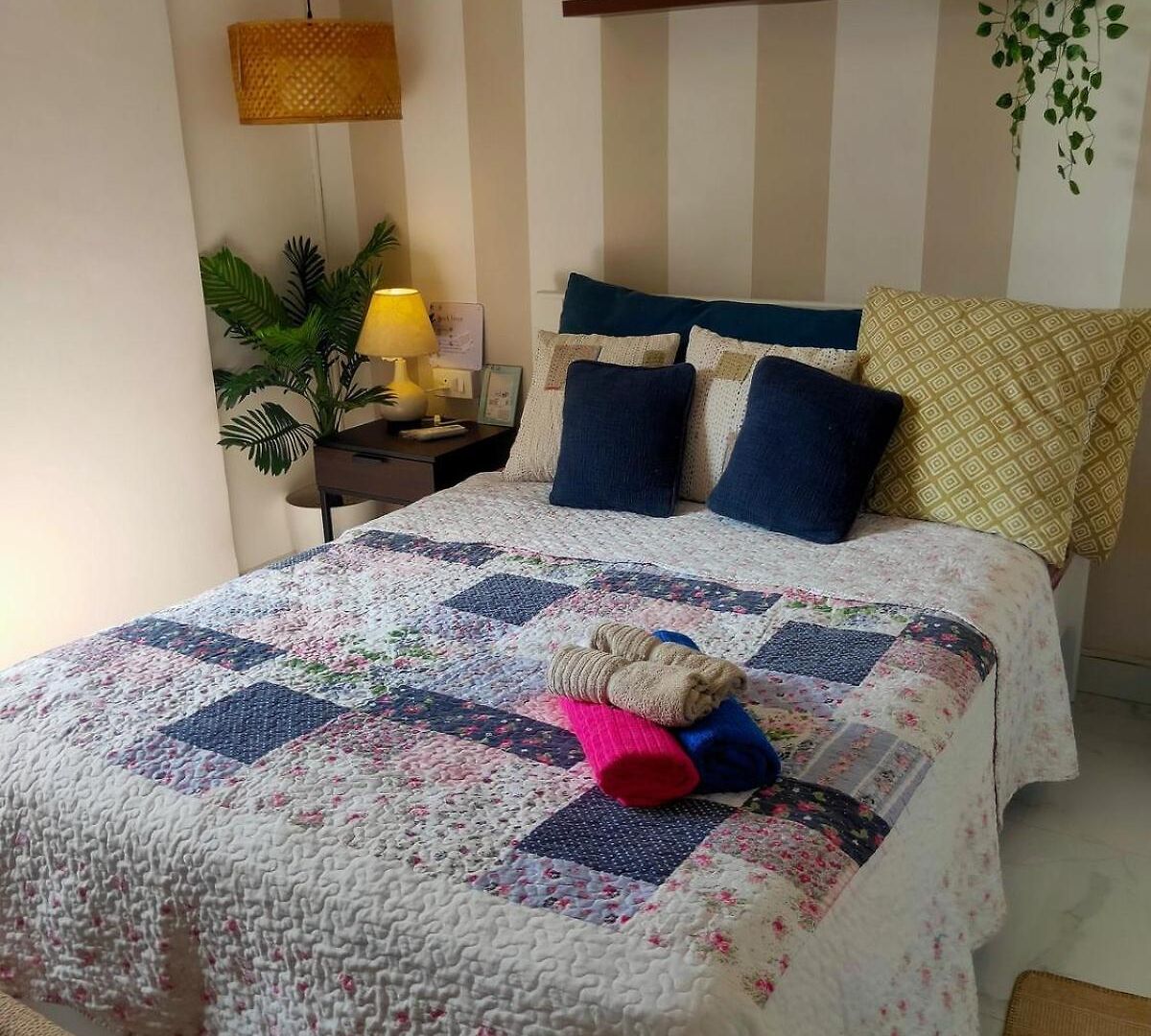 Stay-by-the-bay, 2bed Garden With Lounge Bdrm * Mumbai
