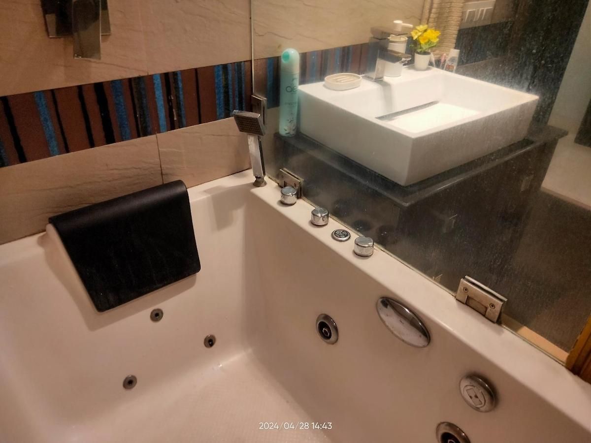 Casa Aloha - Stylish Luxe 2bed-3bath Chic Apartment Mumbai