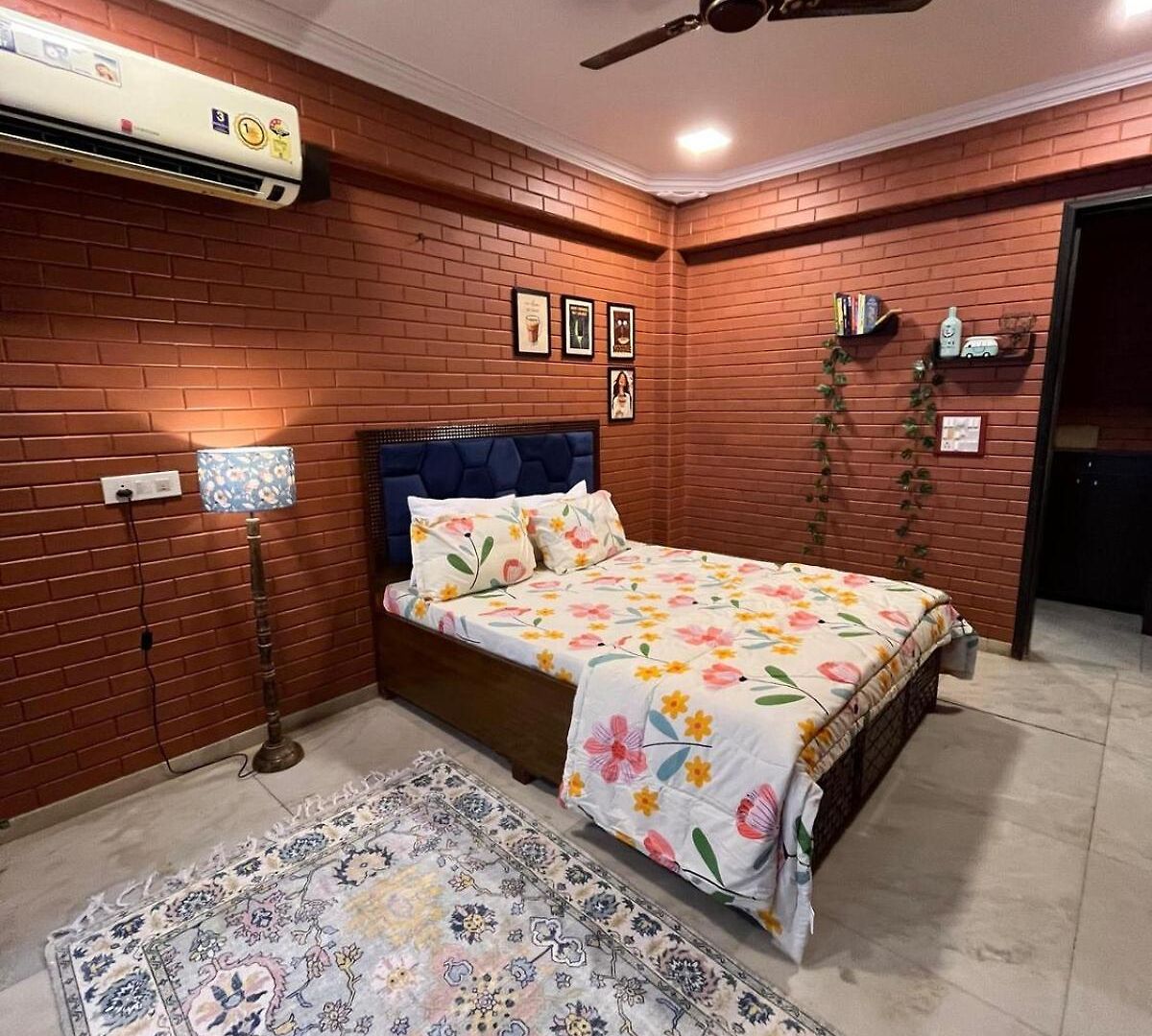 Apartment Brick Maison 1bhk With Free Parking, Juhu Bandra Mumbai