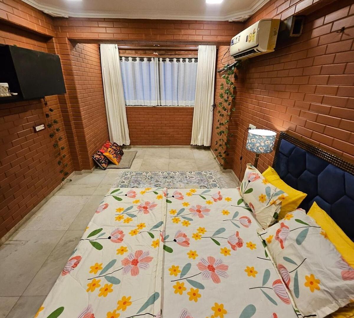 Brick Maison 1bhk With Free Parking, Juhu Bandra Mumbai