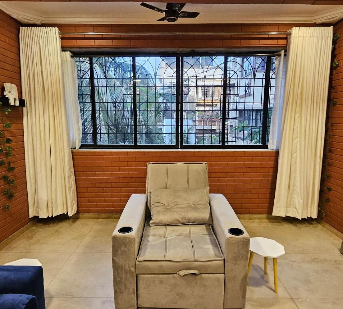 Brick Maison 1bhk With Free Parking, Juhu Bandra Apartment