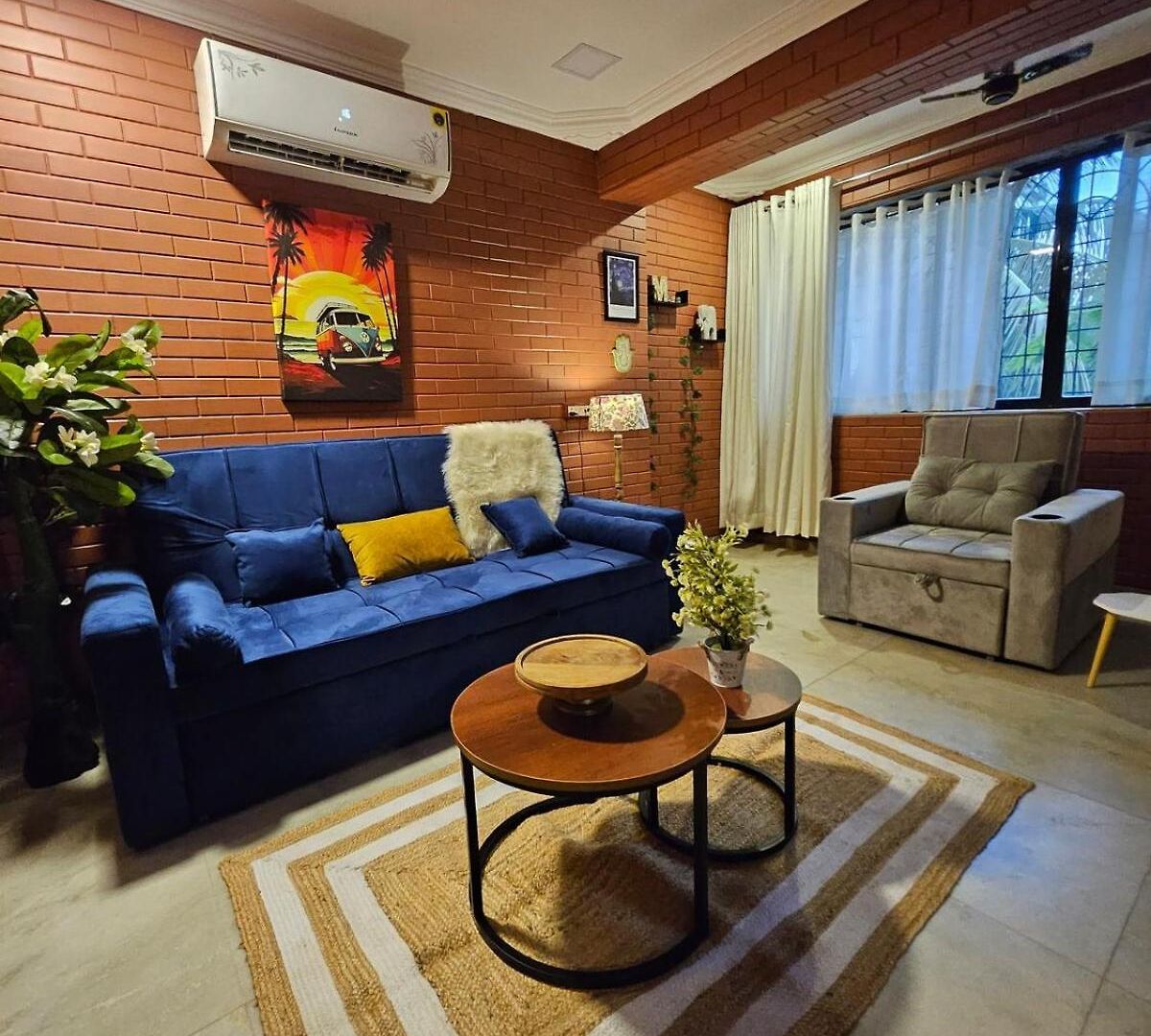 Brick Maison 1bhk With Free Parking, Juhu Bandra Apartment *