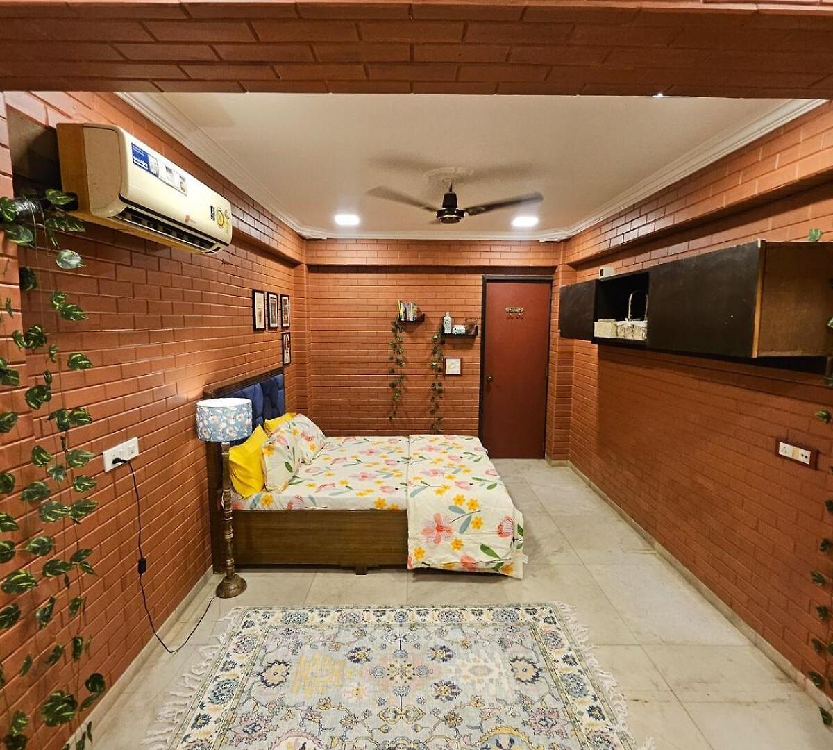Apartment Brick Maison 1bhk With Free Parking, Juhu Bandra *