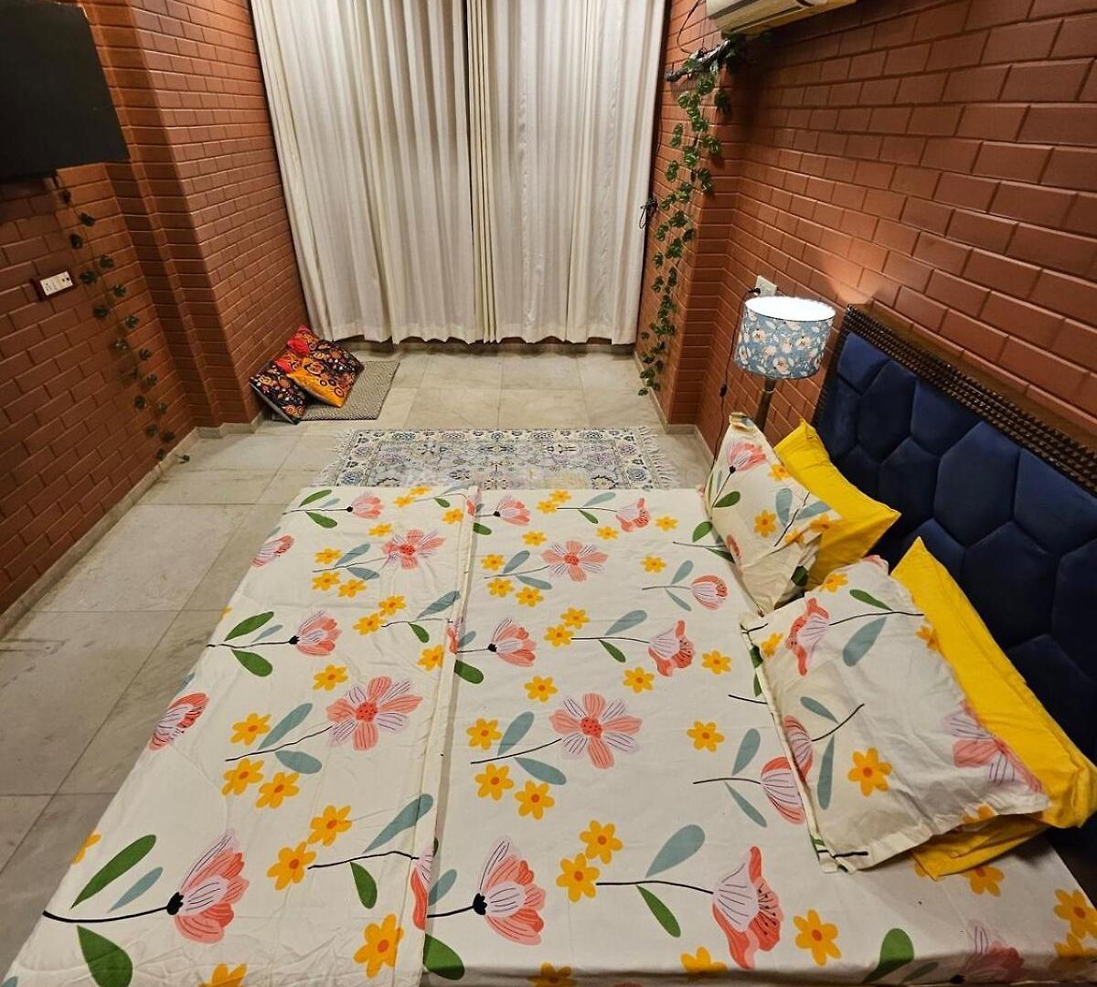 Brick Maison 1bhk With Free Parking, Juhu Bandra Apartment