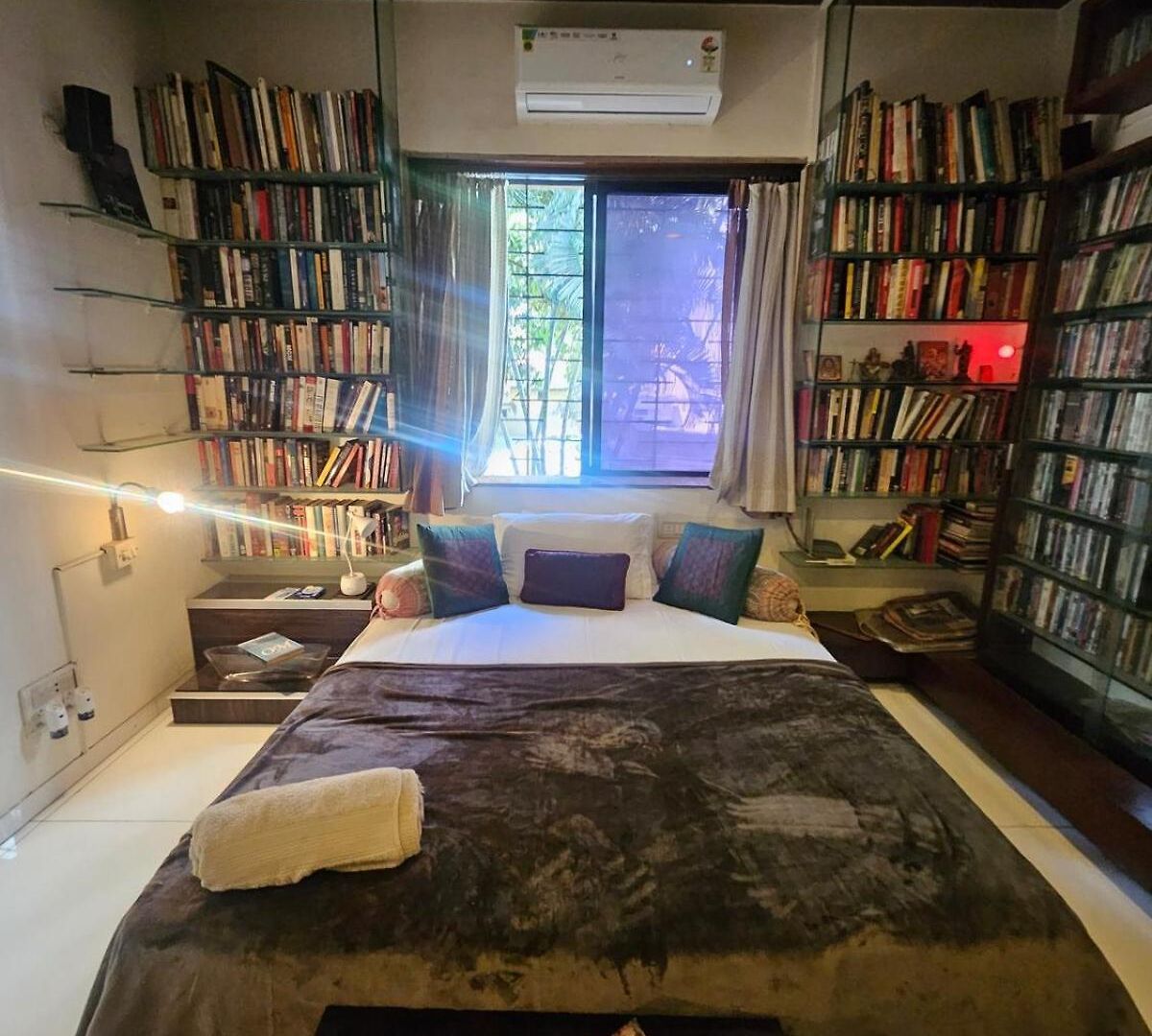 The Beautiful Bollywood 2bhk In Bandra Apartment