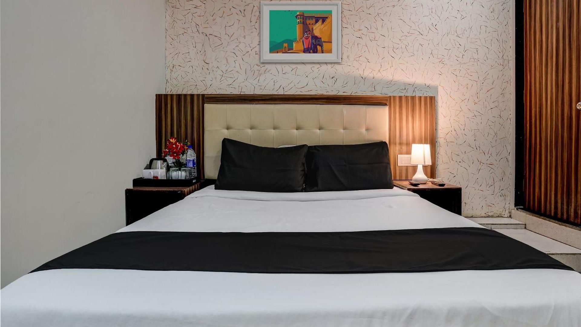 Hotel Oyo Blue Sapphire Residency Near Chhatrapati Shivaji International Airport