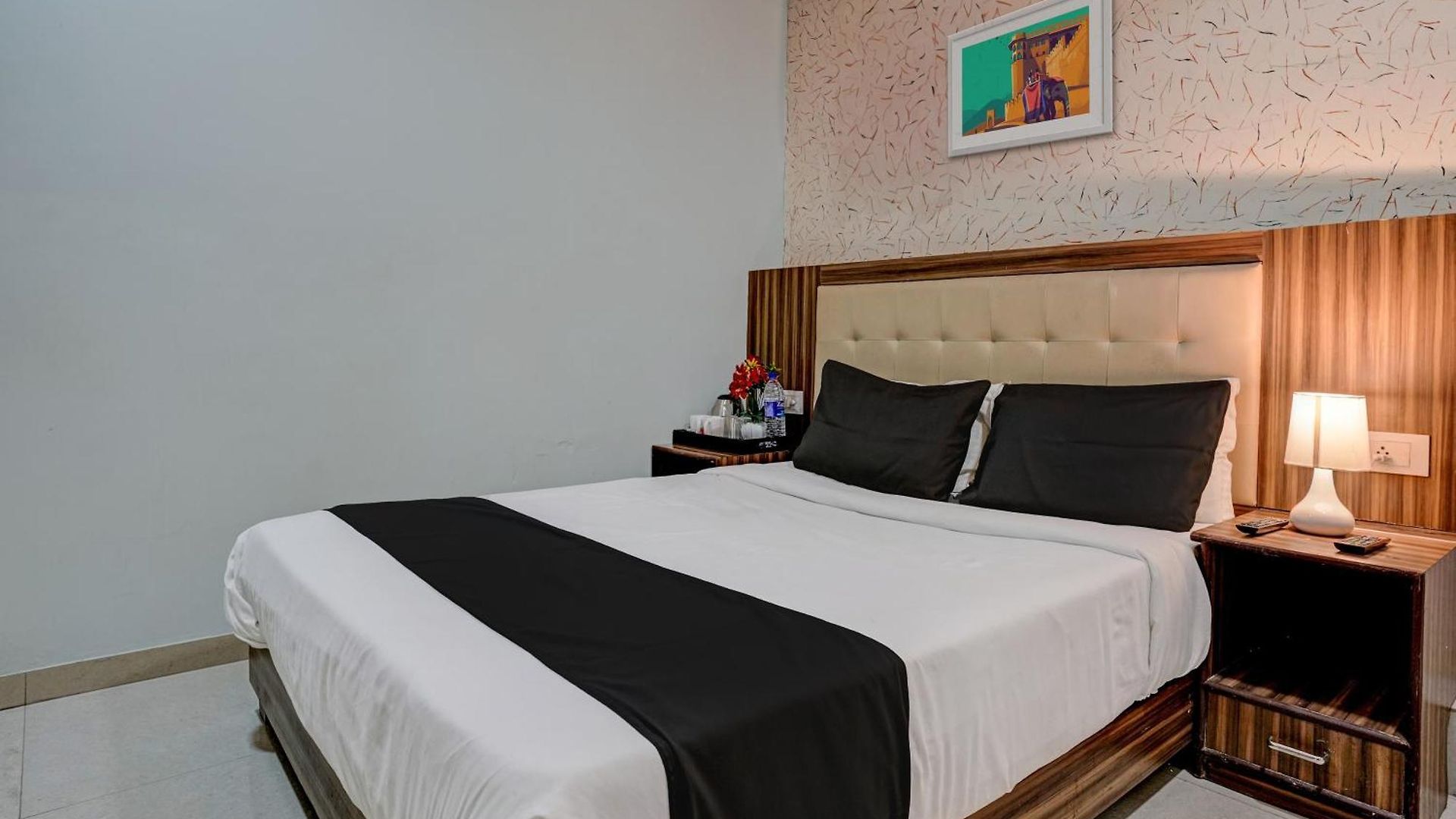 Oyo Blue Sapphire Residency Near Chhatrapati Shivaji International Airport Hotel 3*