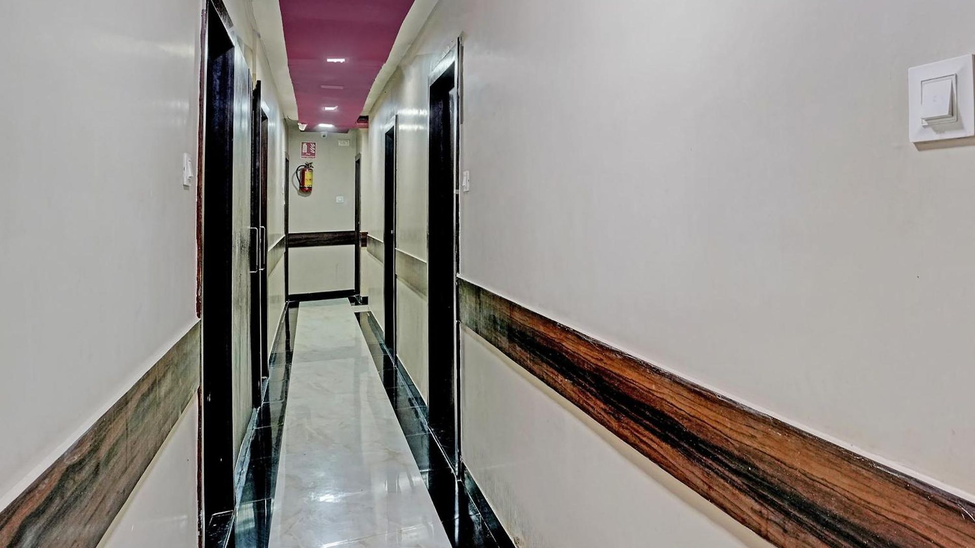 Hotel Oyo Blue Sapphire Residency Near Chhatrapati Shivaji International Airport 3*