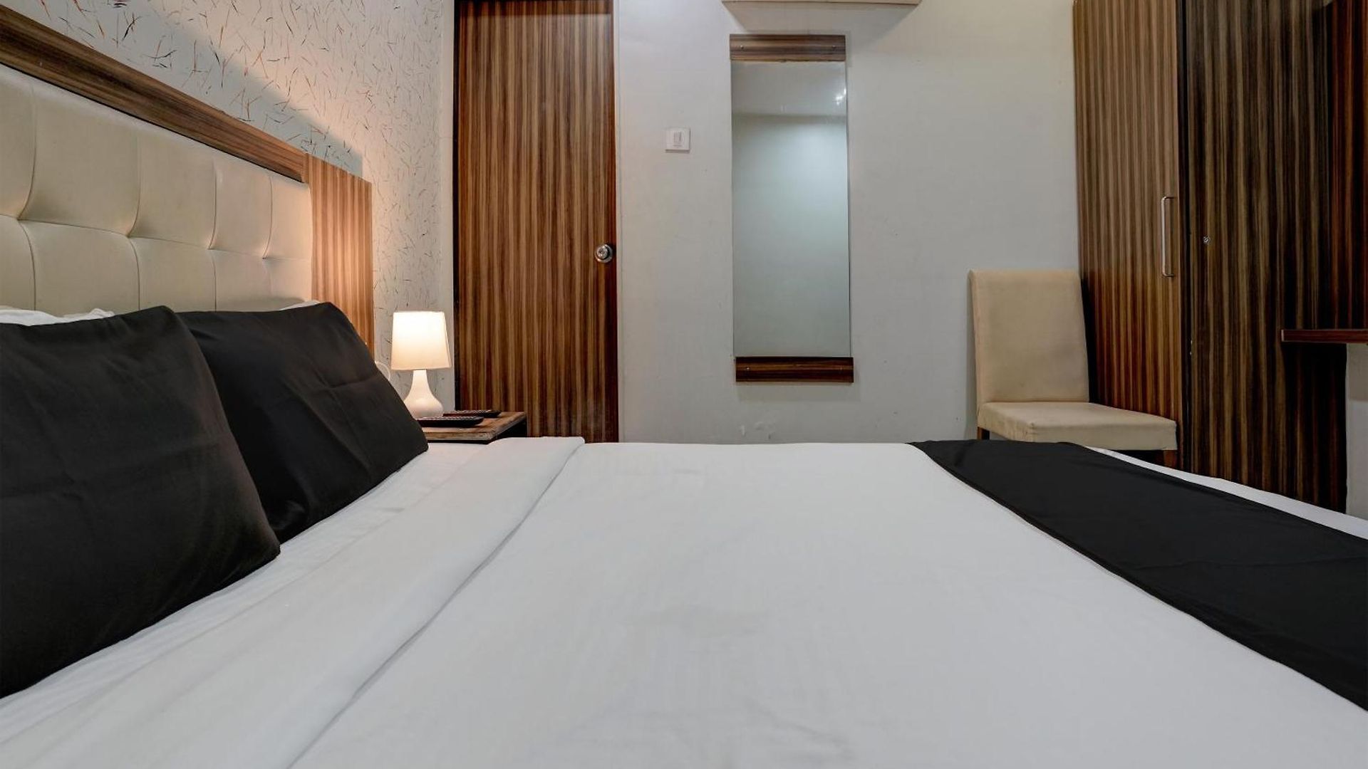 Oyo Blue Sapphire Residency Near Chhatrapati Shivaji International Airport Hotel Mumbai