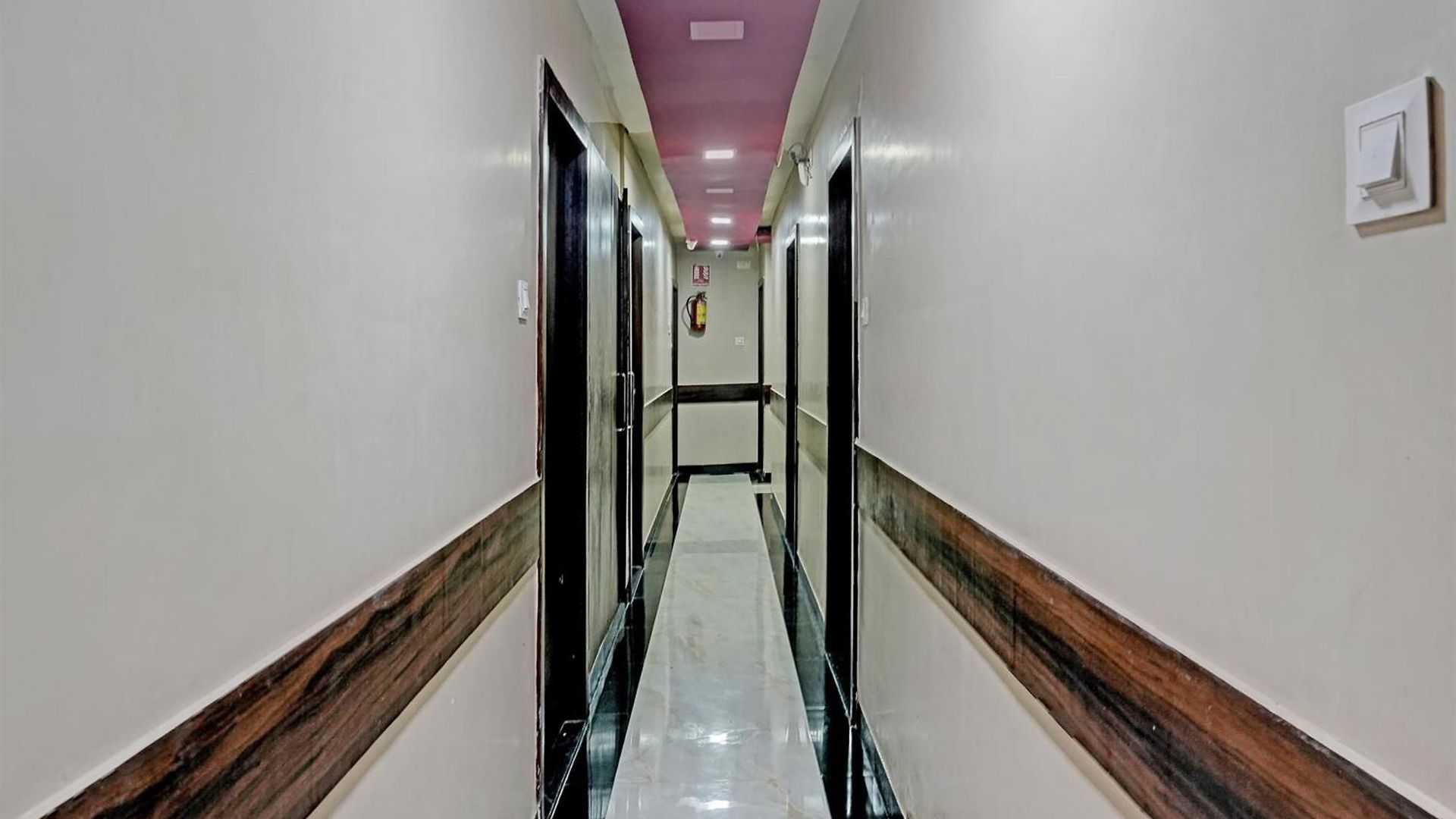 Oyo Blue Sapphire Residency Near Chhatrapati Shivaji International Airport 3*