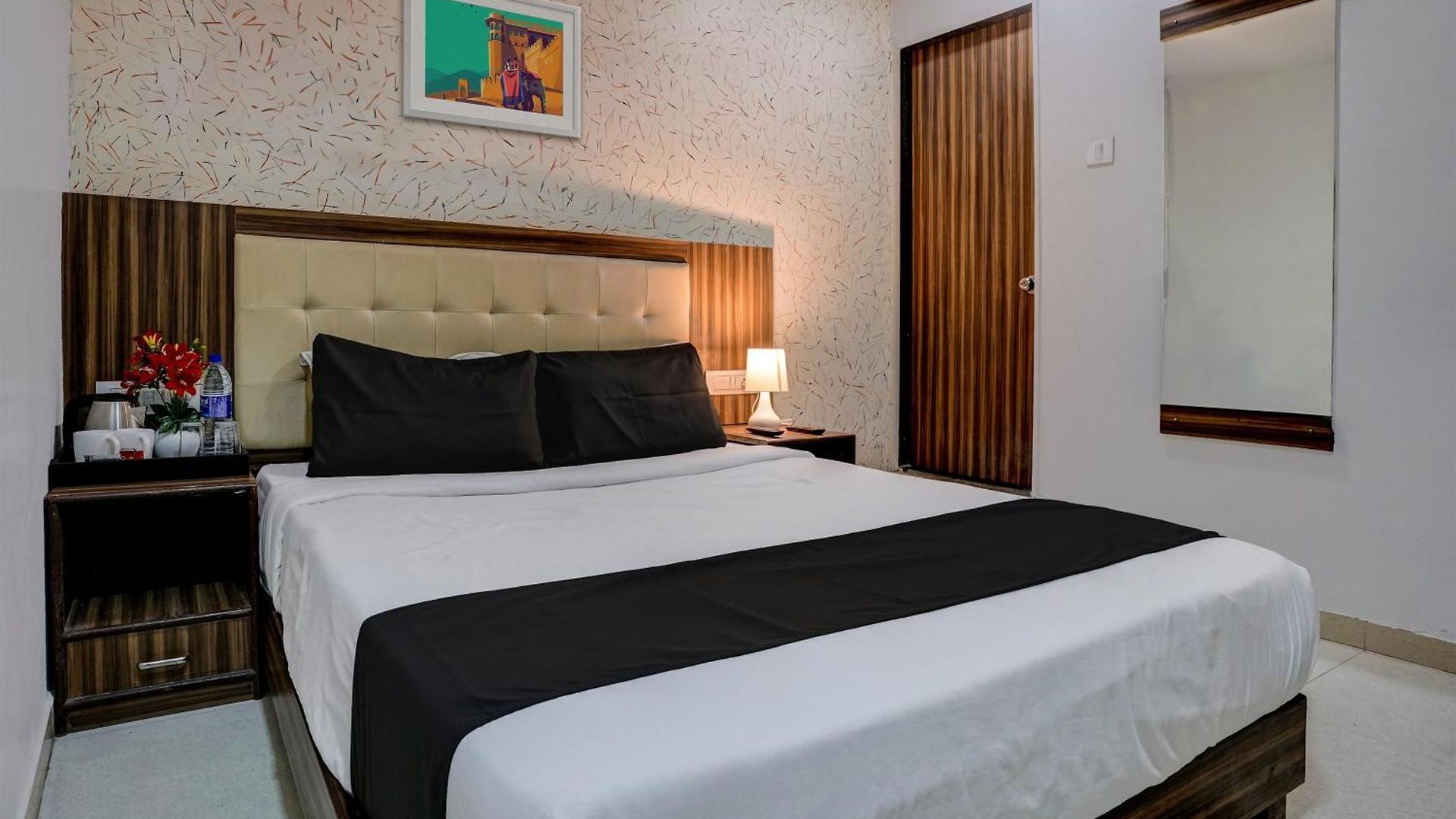 Oyo Blue Sapphire Residency Near Chhatrapati Shivaji International Airport 3*