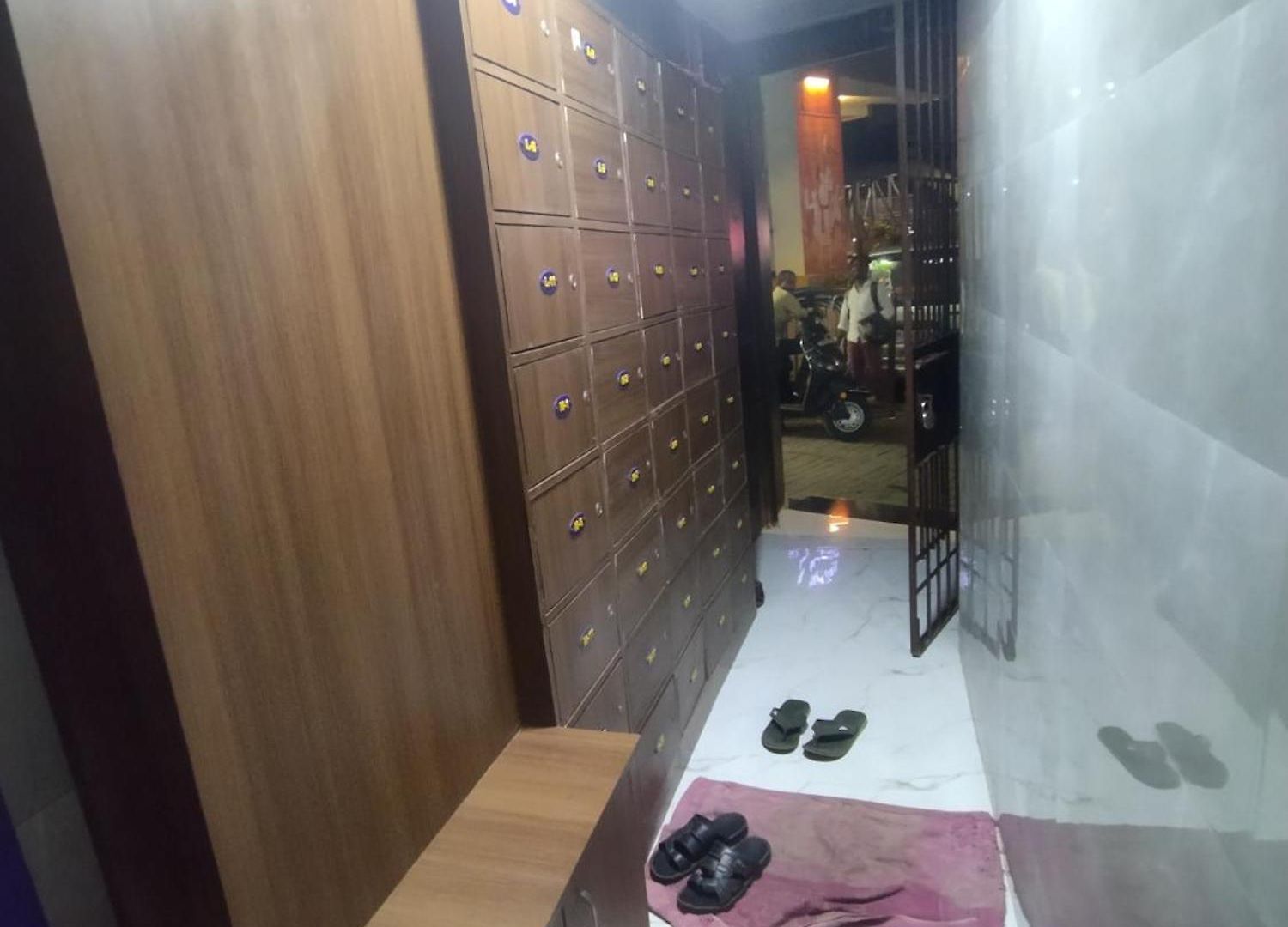 Ayala Pg Ac Deluxe1 Mumbai