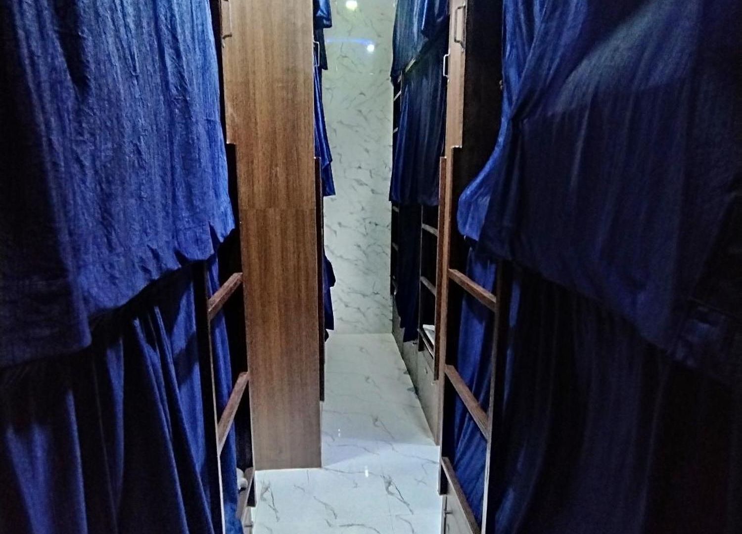 Ayala Pg Ac Deluxe1 * Mumbai