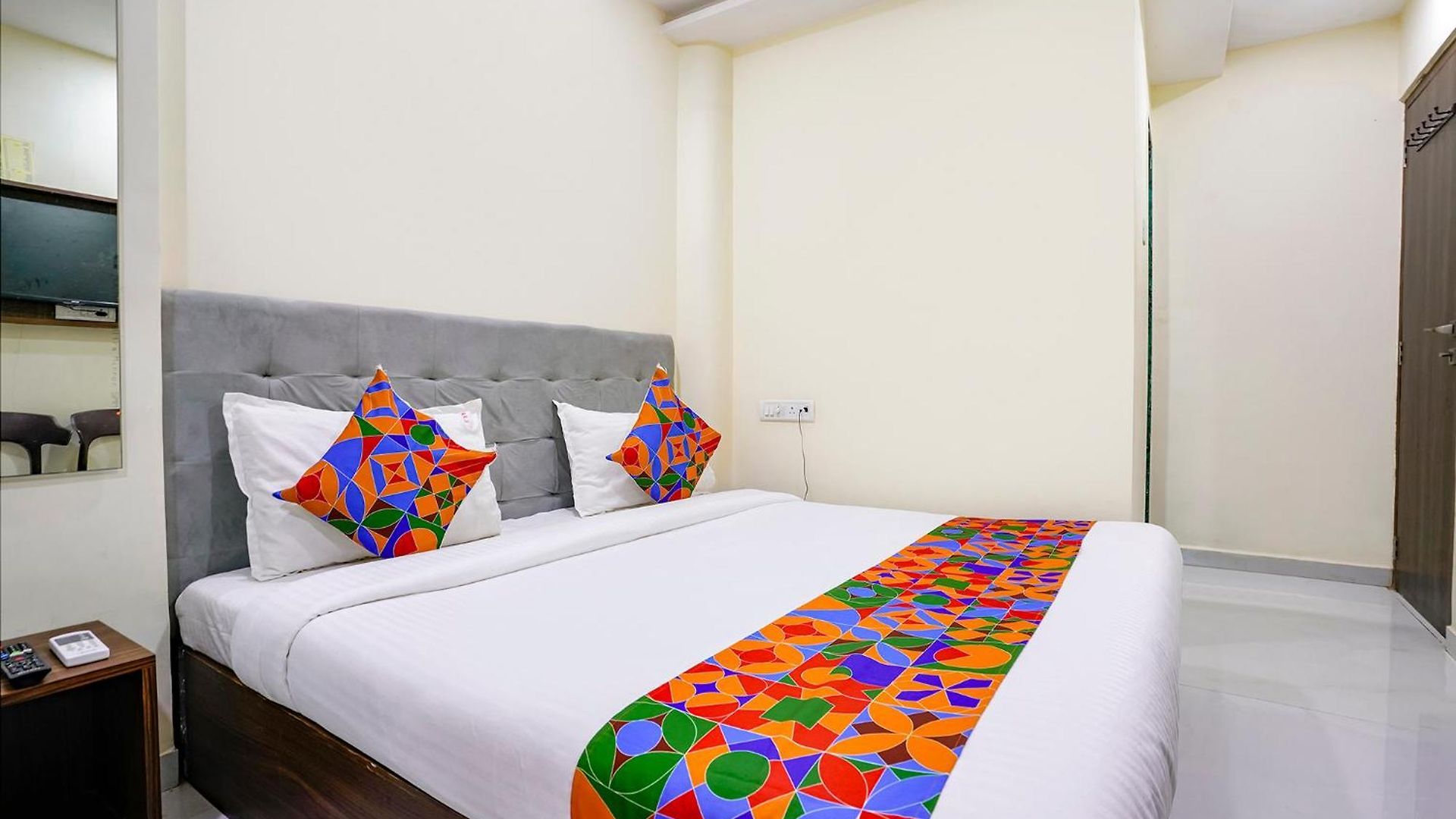 Hotel Via Lexus 5 - Nr Janki Devi High School 3*