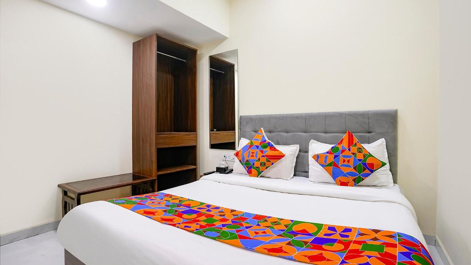 Via Lexus 5 - Nr Janki Devi High School 3*