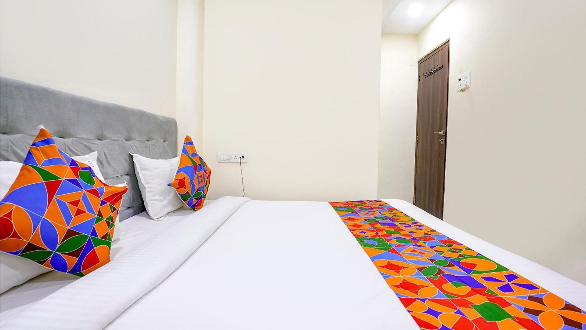 Via Lexus 5 - Nr Janki Devi High School Hotel