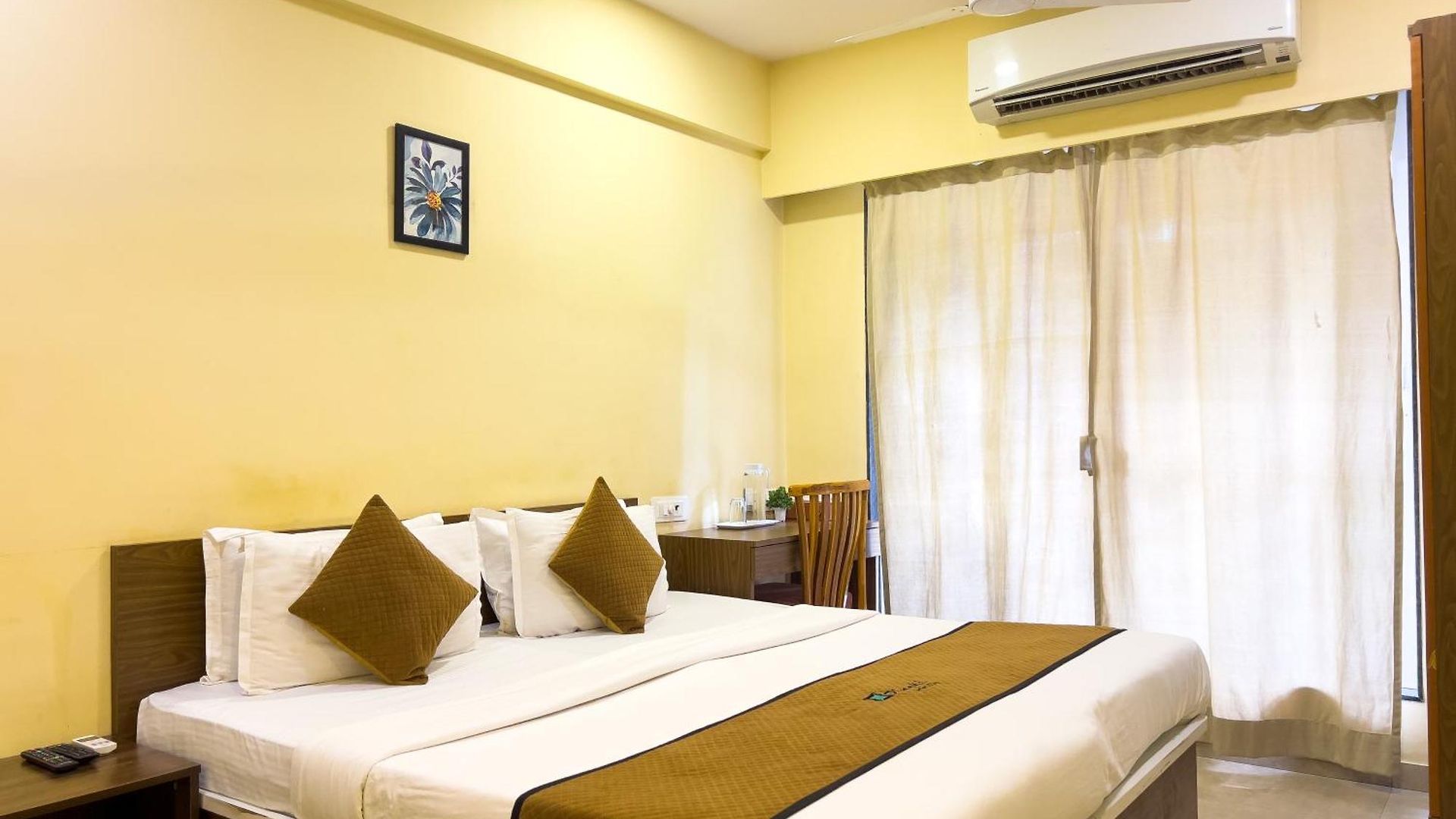 Pinakii Comfort Parle - Near Airport *