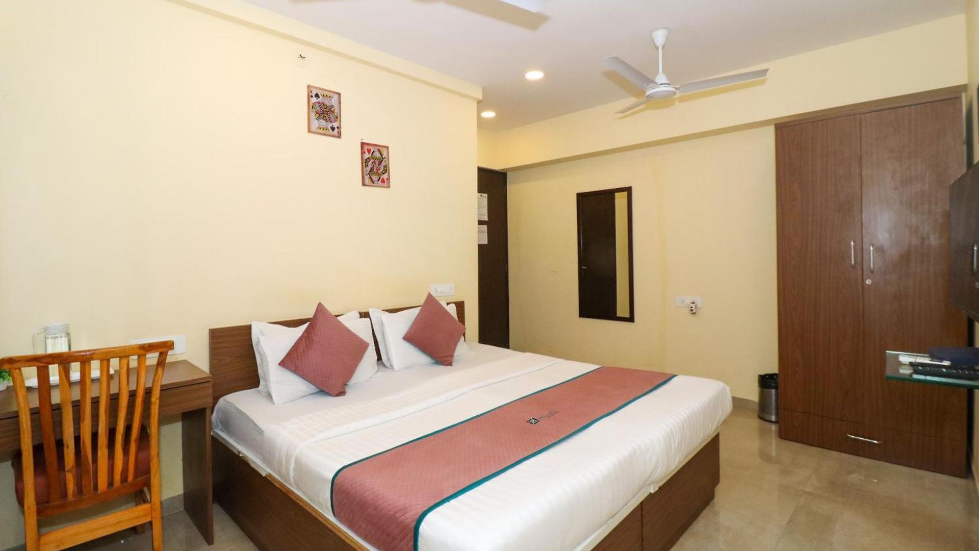 Pinakii Comfort Parle - Near Airport