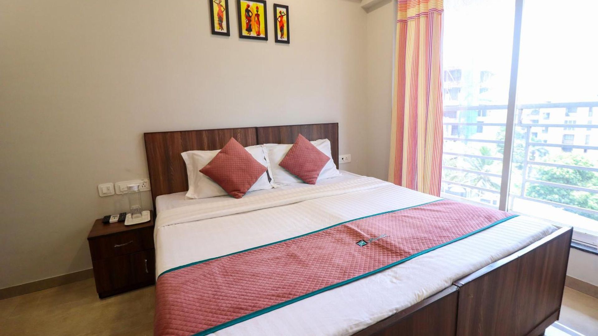 Pinakii Comfort Parle - Near Airport *