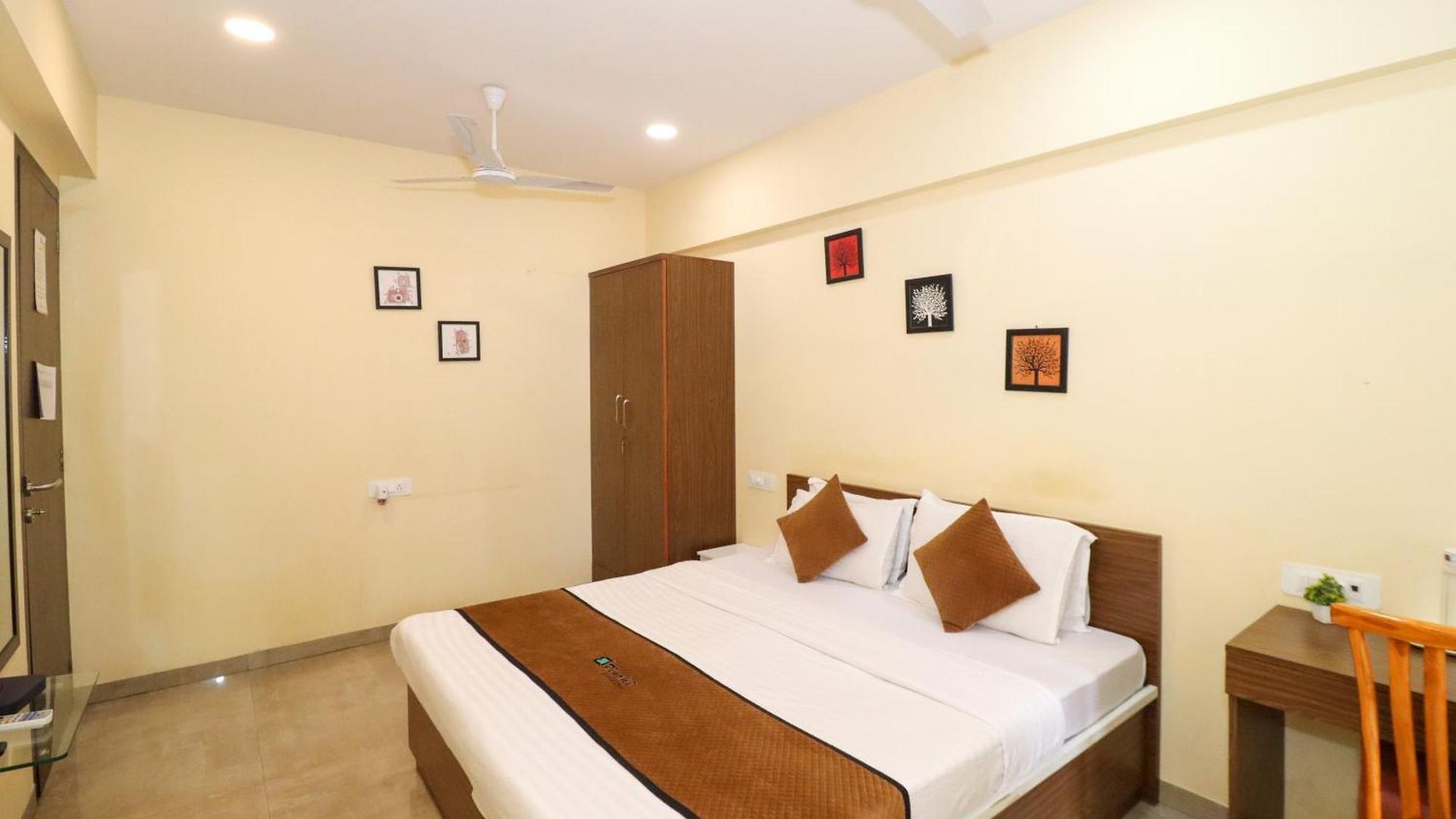 Pinakii Comfort Parle - Near Airport