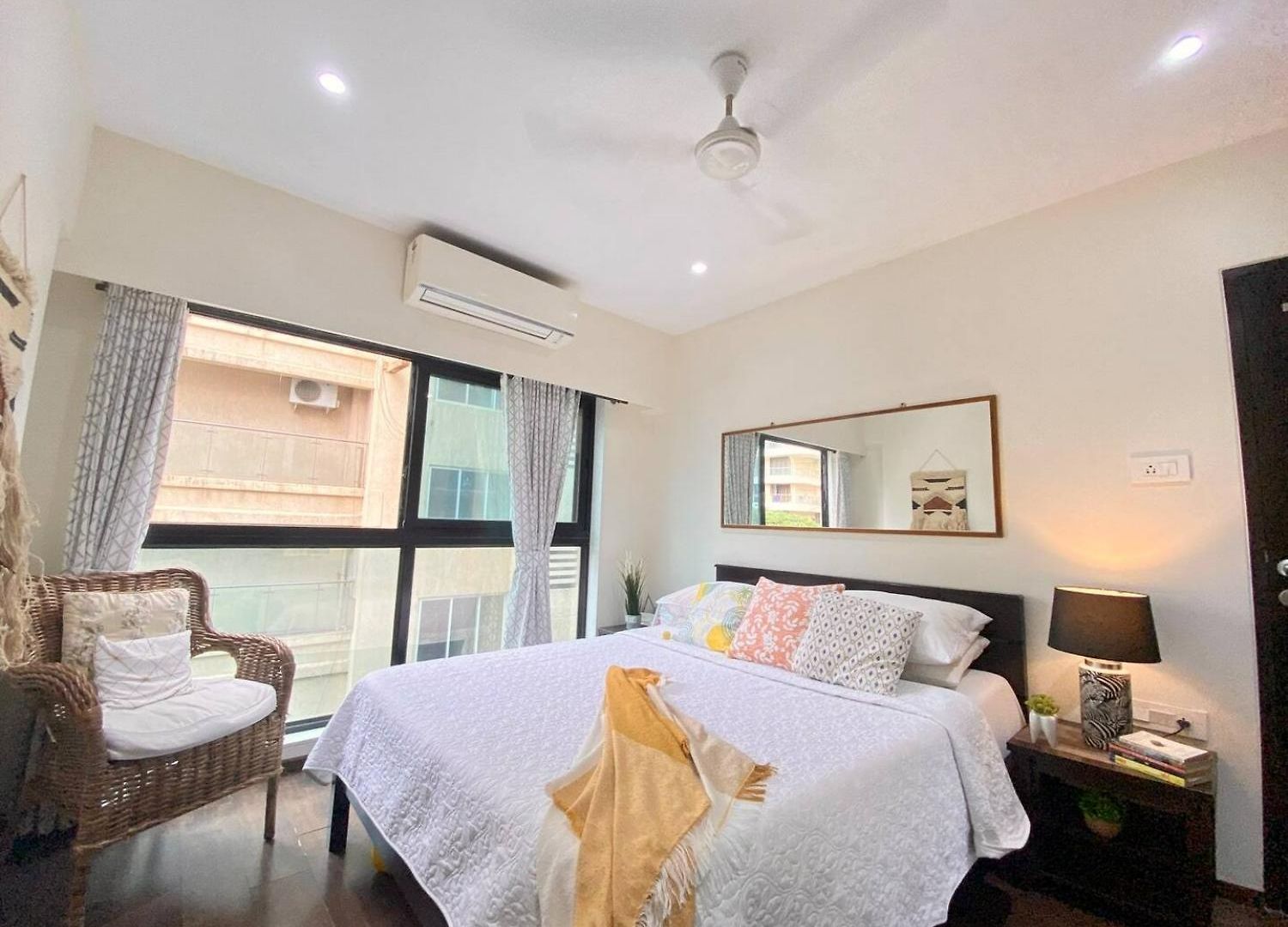 Apartment Connekthomes -modern 3bed3bath In Prime Bandra Neighborhood Mumbai