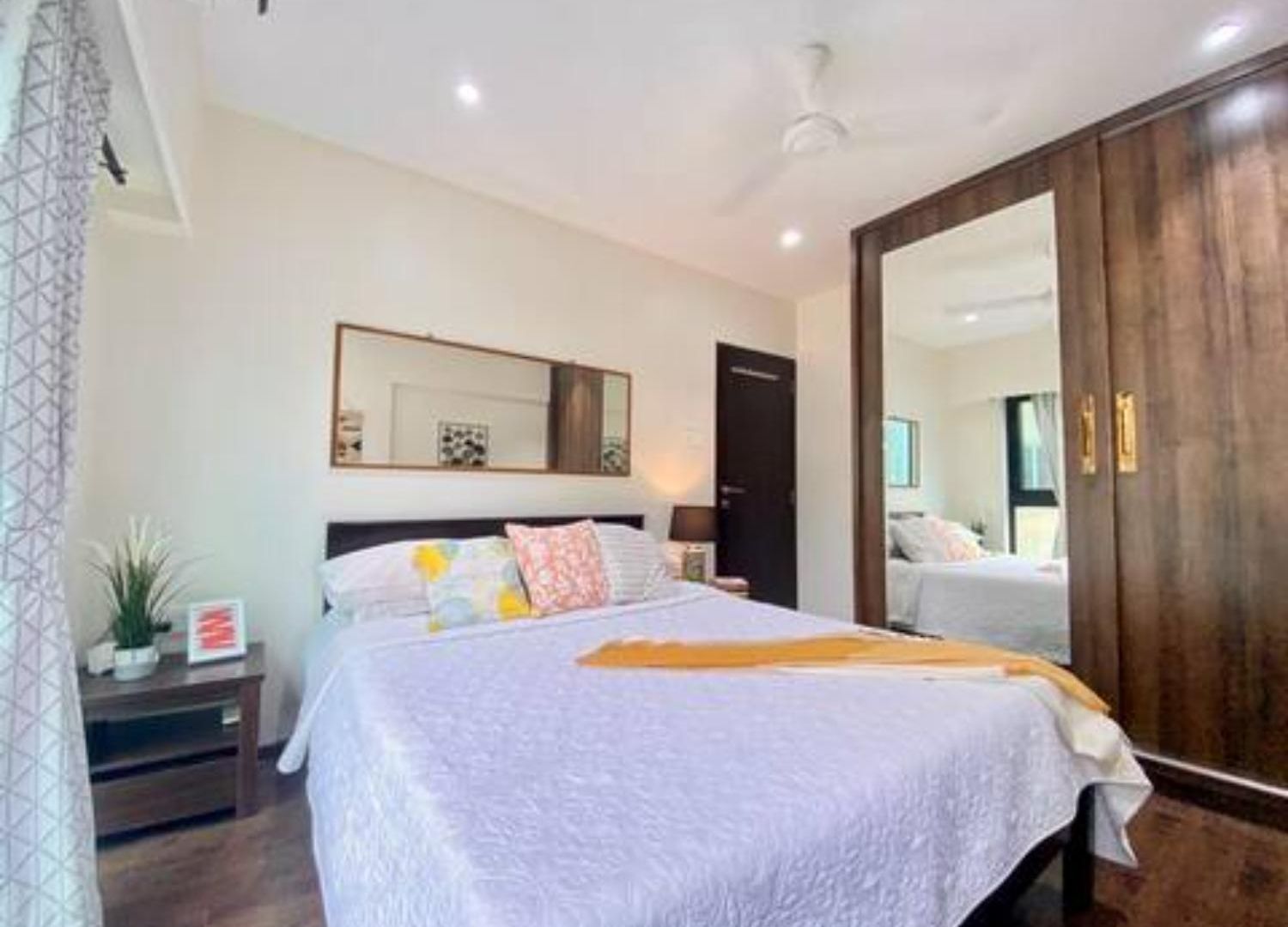Apartment Connekthomes -modern 3bed3bath In Prime Bandra Neighborhood Mumbai