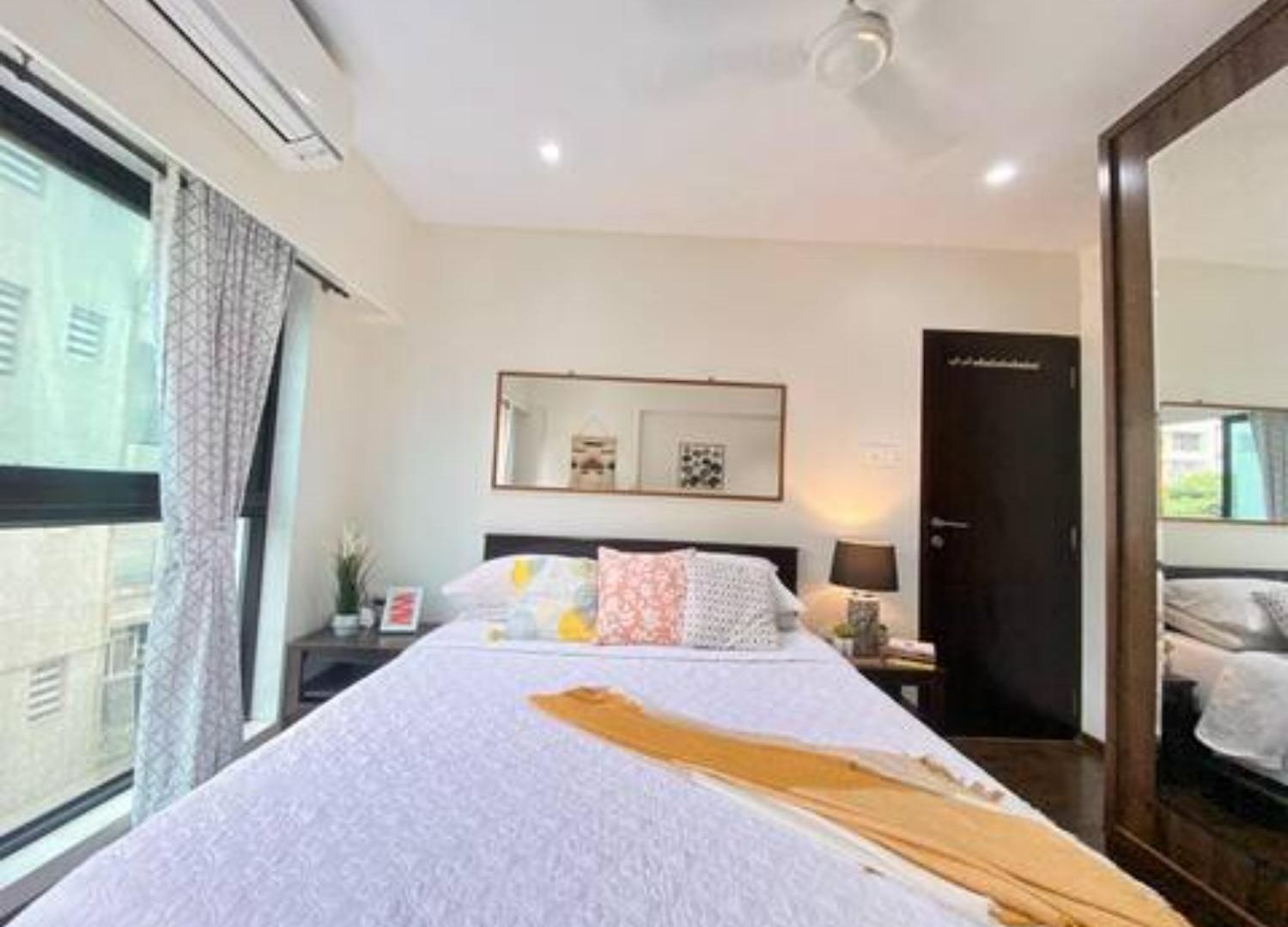 Connekthomes -modern 3bed3bath In Prime Bandra Neighborhood Apartment *