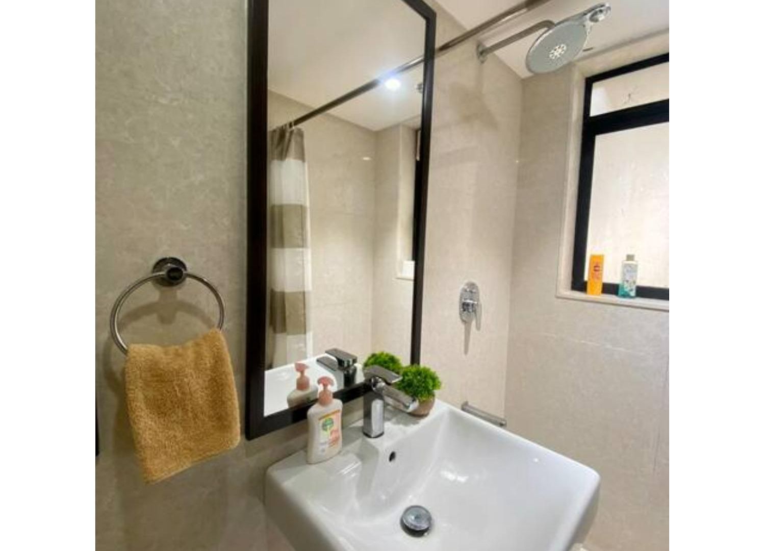 Connekthomes -modern 3bed3bath In Prime Bandra Neighborhood Apartment *