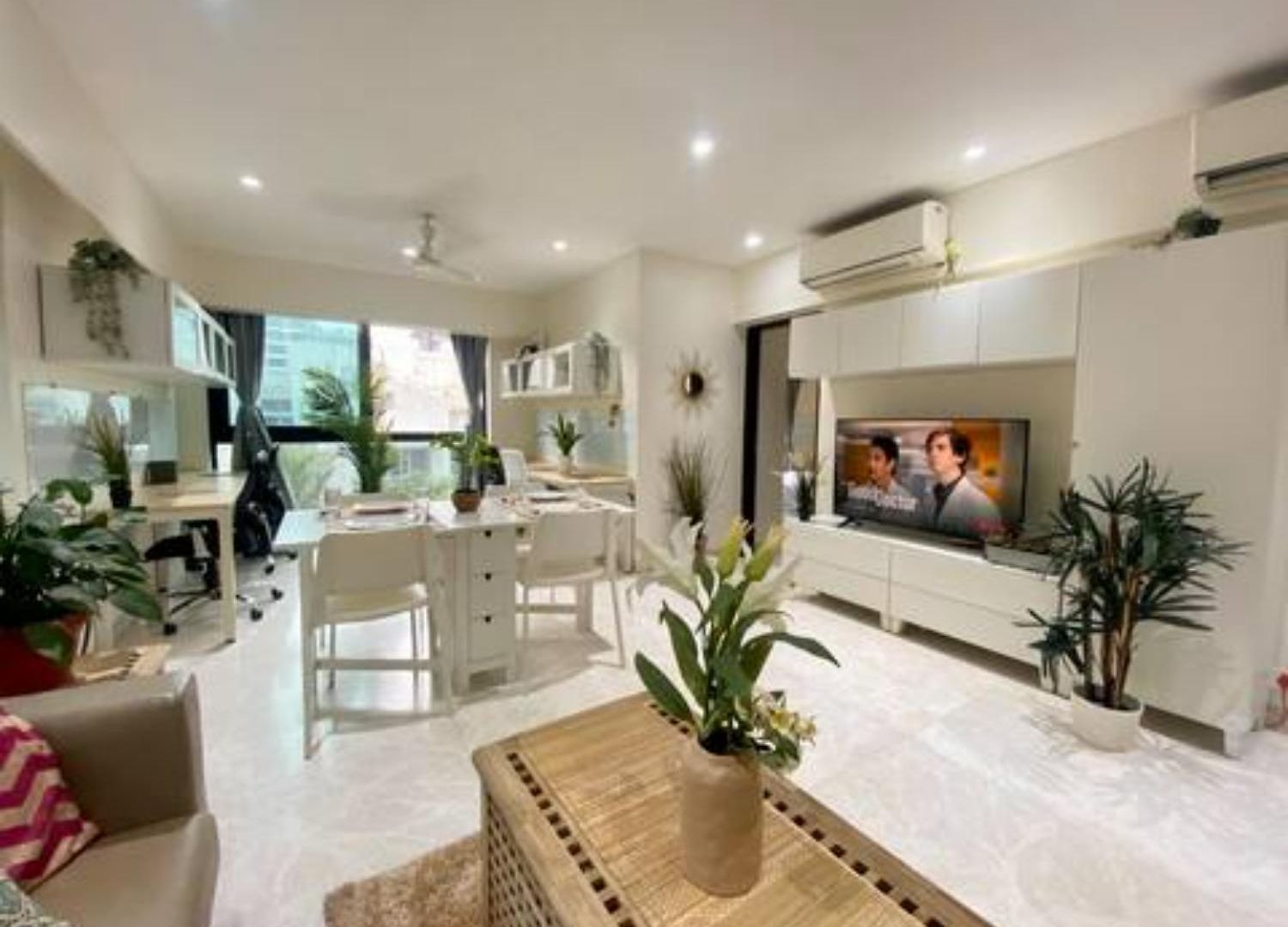 Connekthomes -modern 3bed3bath In Prime Bandra Neighborhood *