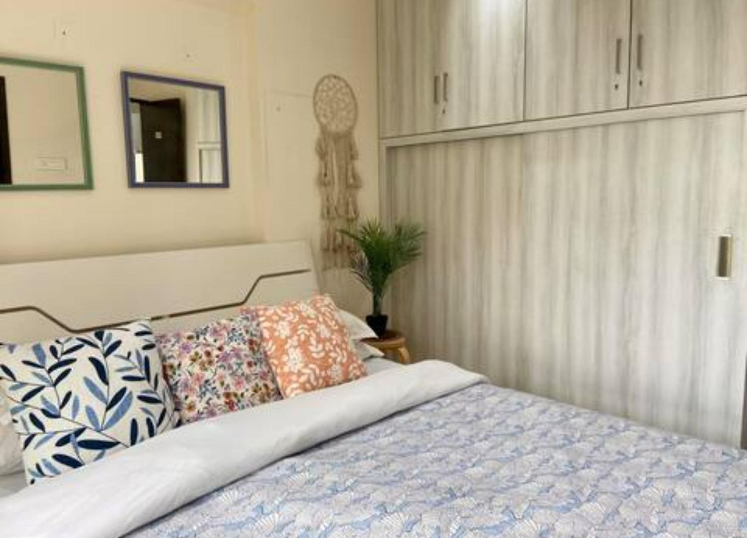 Connekthomes -modern 3bed3bath In Prime Bandra Neighborhood Apartment
