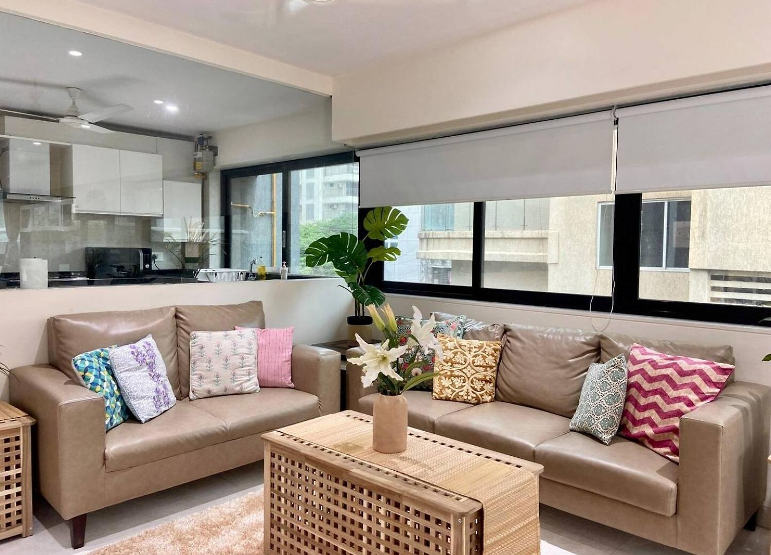 Connekthomes -modern 3bed3bath In Prime Bandra Neighborhood Apartment *
